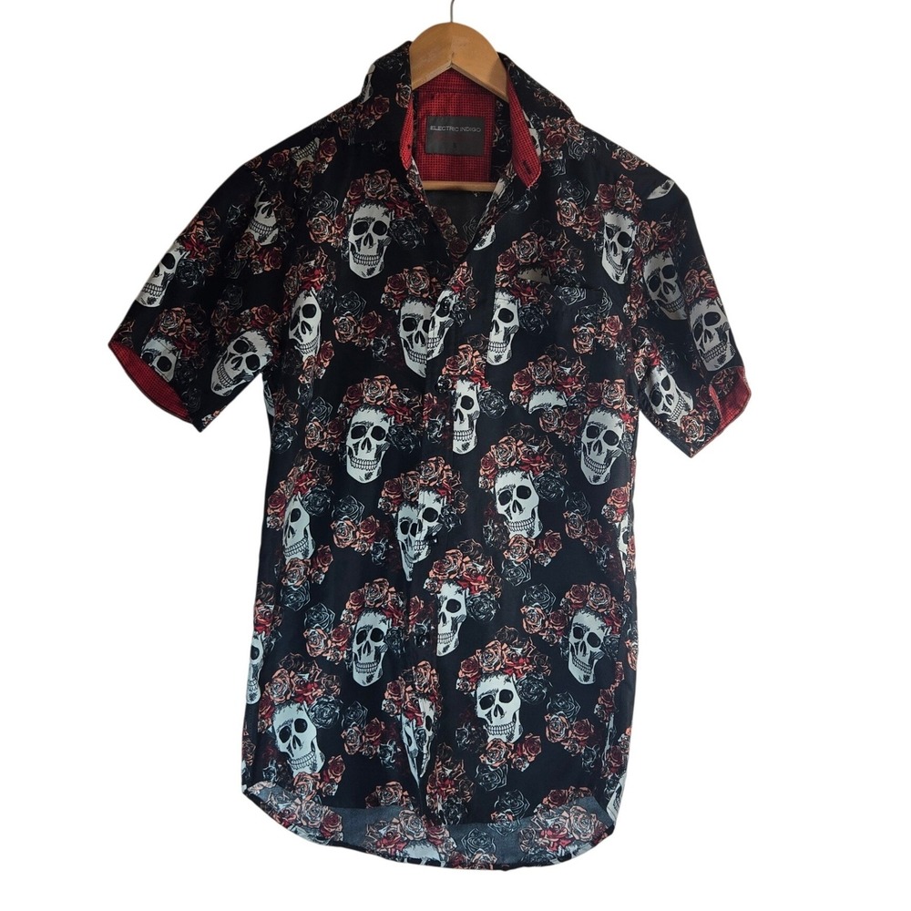 Electric Indigo Mens Skull and Roses Print Short Sleeve Button Down Shirt EM101